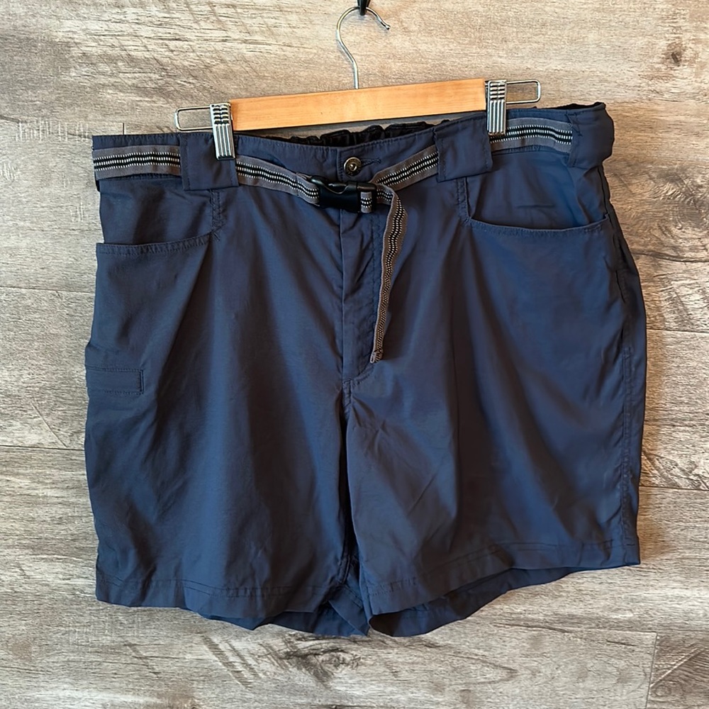 DULUTH Mens XL--38/40" waist 97%Nylon shorts W/Belt